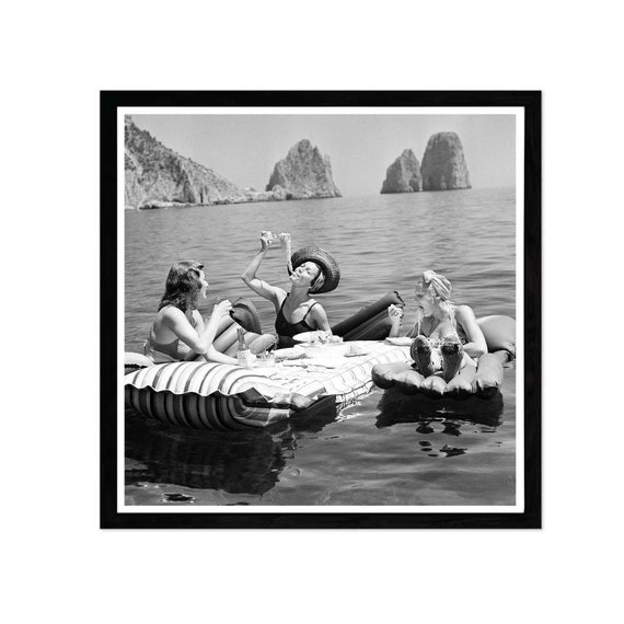 Spaghetti On The Lake Three Ladies Eating Spaghetti Spaghetti On Lake Of Capri Poster 1940s Photos Vintage Photography Vintage Pasta