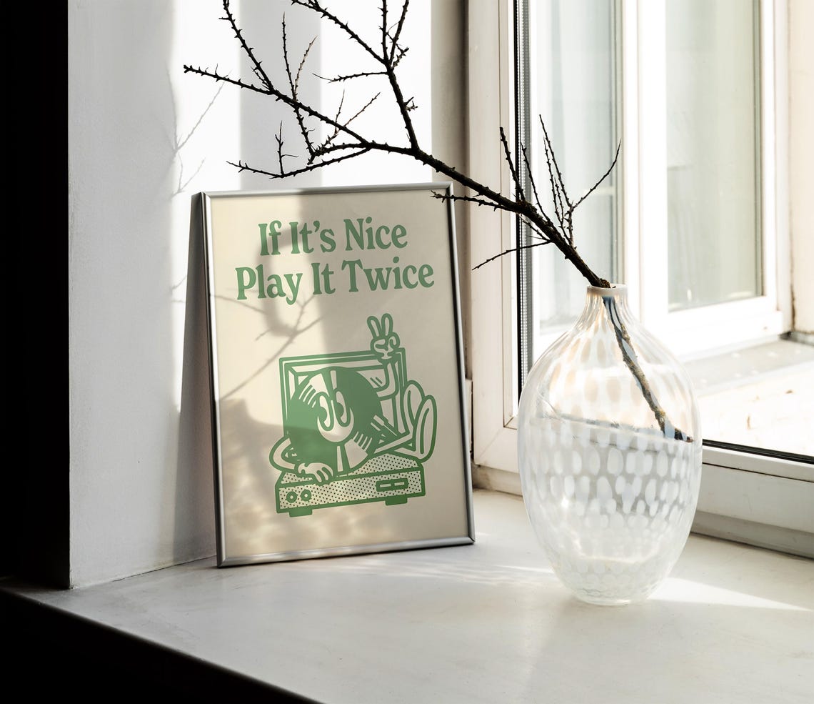 If It's Nice Play It Twice Smiling Vinyl Turntable Retro Music Poster - Image 2
