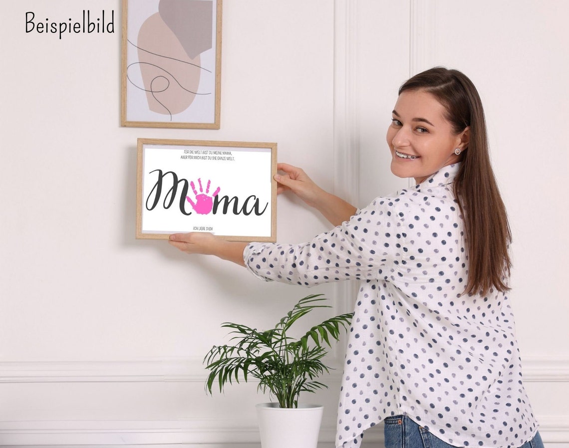 Pink Handprint Mama Script German Mother's Day Keepsake Art Poster - Image 3