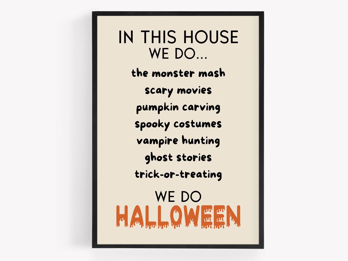 In This House We Do Halloween Family Traditions Quote Sign Poster - Image 2