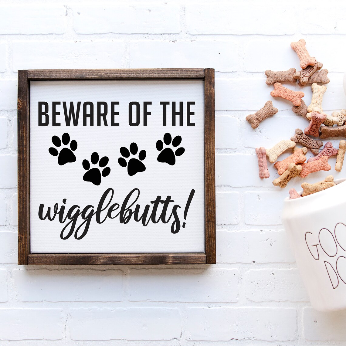 Beware Of The Wigglebutts Funny Dog Paw Mark Hanging Sign Wall Art - Image 3