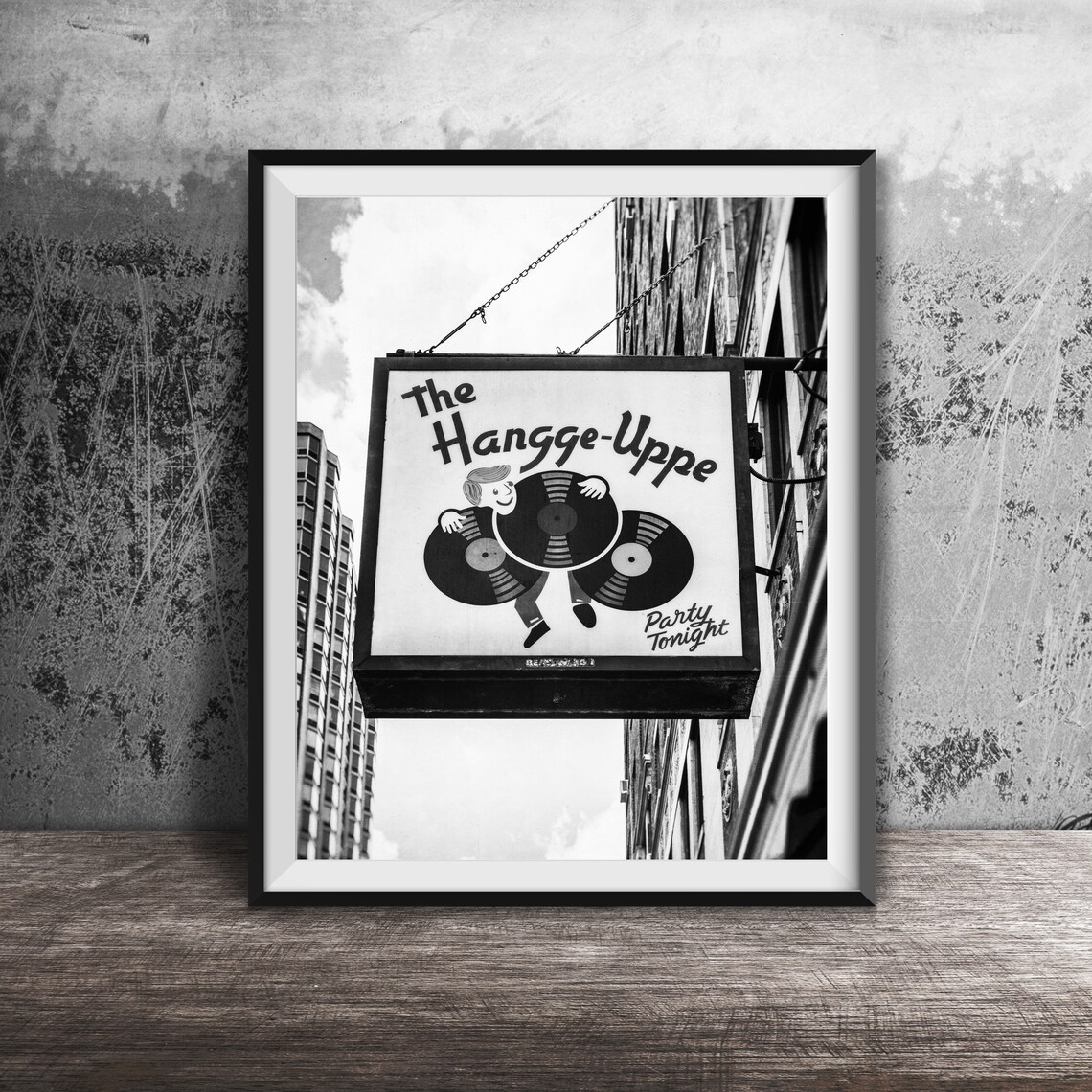 The Hangge Uppe Chicago Bar, Gold Coast Art Print - Image 2