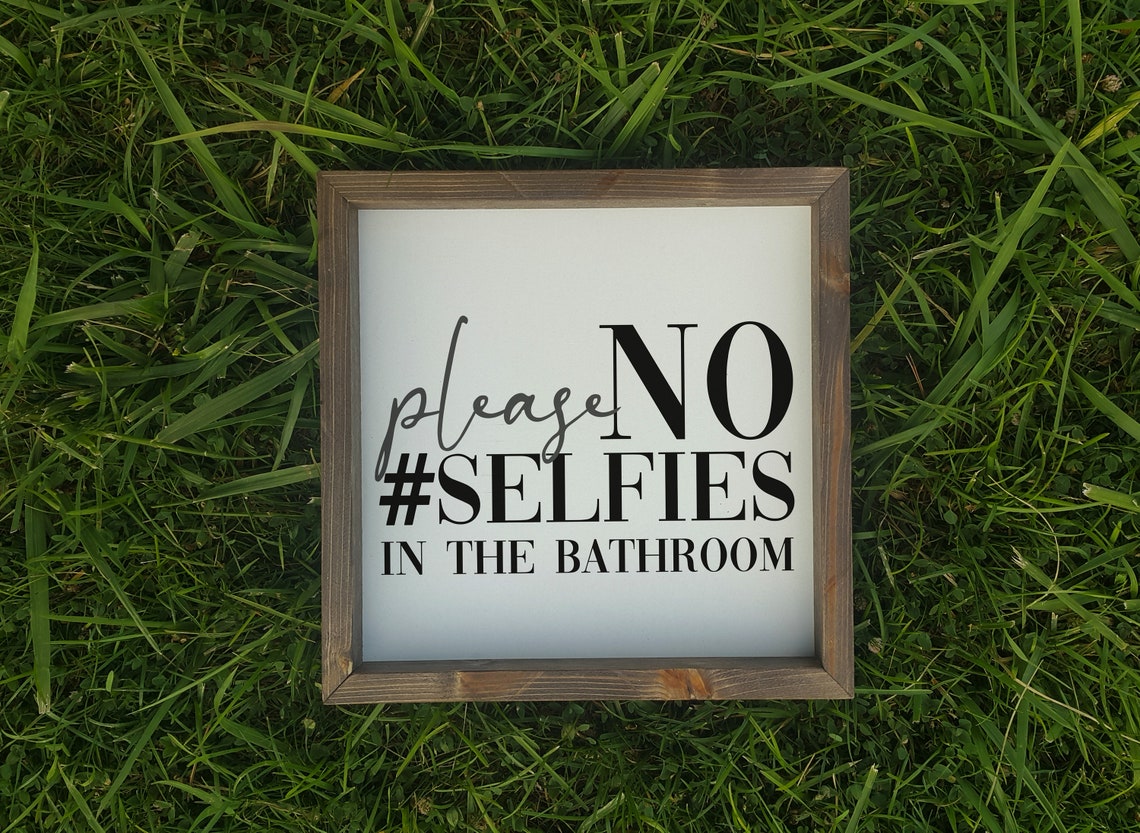 Please No Selfies in the Bathroom Funny Rustic Home Sign Poster - Image 3