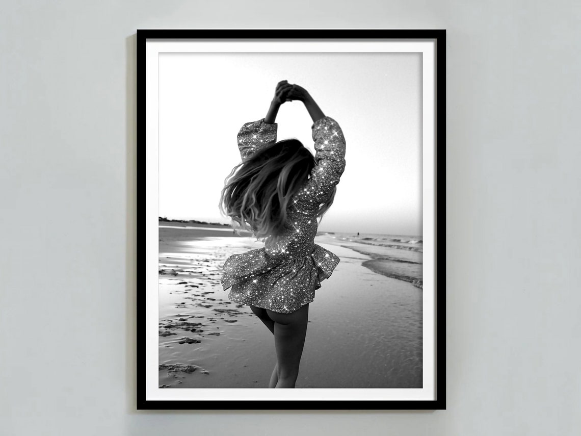 Woman In The Beach Print Black And White Fashion Photography Bathroom Wall Art Hypebeast Room Decor Bedroom Poster