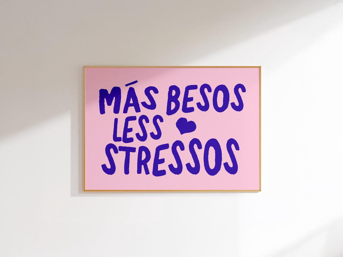 Más Besos Less Stressos Purple Pink Bold Spanish Quote Poster - Image 3