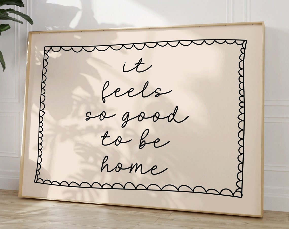 It Feels So Good To Be Home Black Script Scalloped Border Poster - Image 2