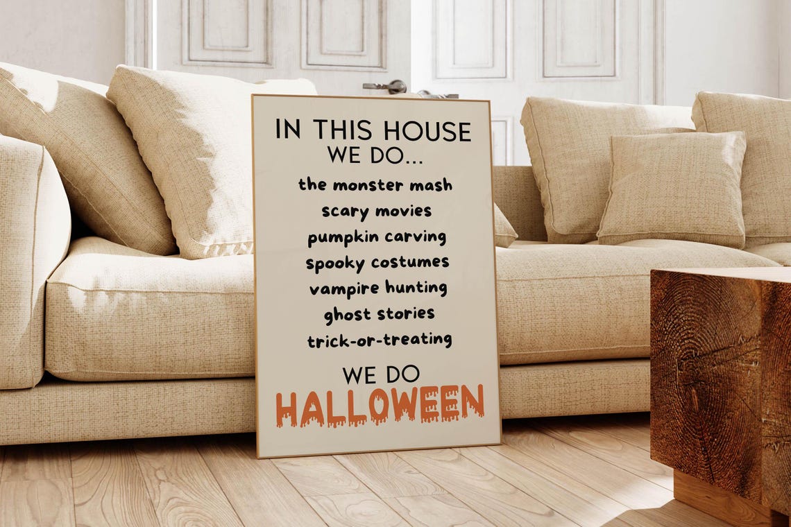 In This House We Do Halloween Family Traditions Quote Sign Poster - Image 5