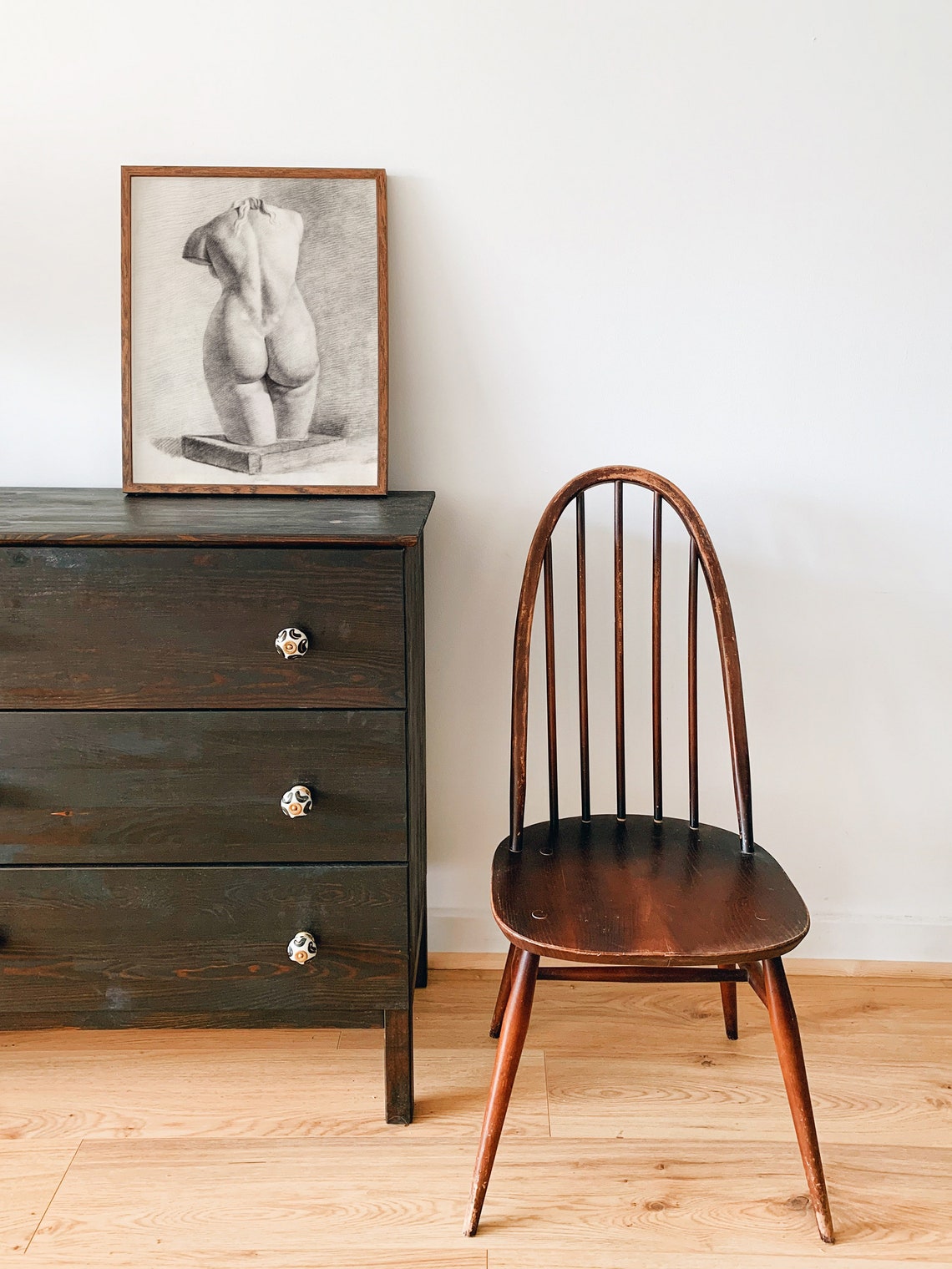 Female Nude Figure Study, Vintage Bathroom Art Print - Image 2