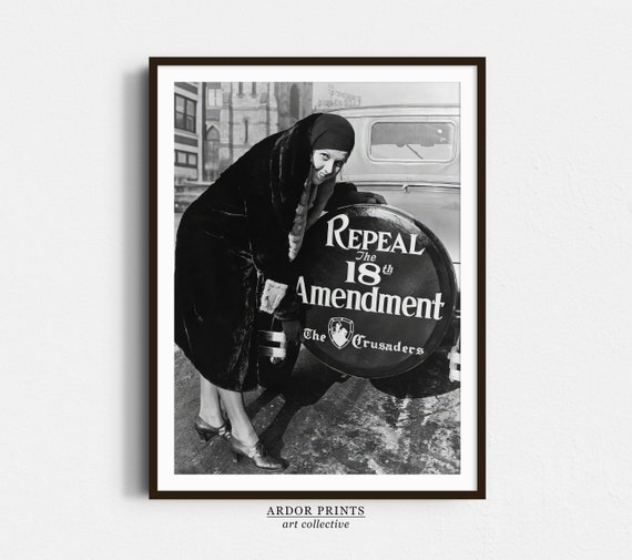 Repeal 18th Amendment Wall Art Vintage Beer Woman Prohibition Poster Black And White Print Alcohol Speakeasy Poster Retro Wall Decor