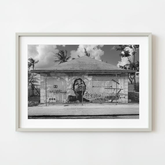 Nassau Bahamas Graffitiadorned Abandoned Building Uncovered Wall Art