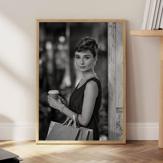 Audrey Hepburn Shopping Poster Retro Hollywood Photo Coffee Print Vintage Fashion Wall Art Optional Frame