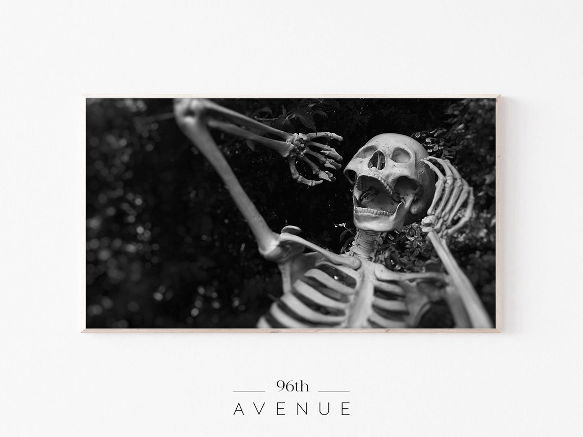Halloween Screaming Skeleton TV Art