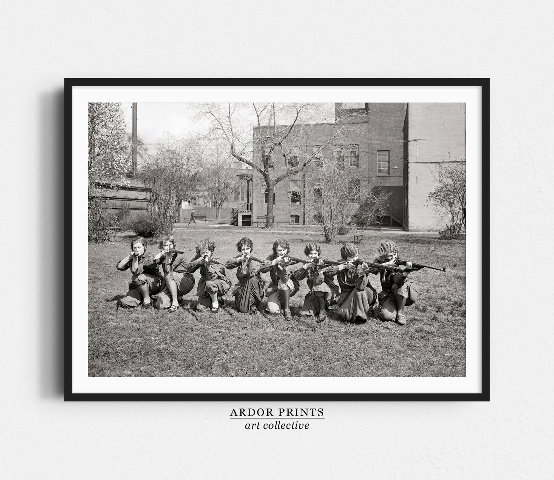 Women With Guns Wall Art Girls Rifle Team 1920s Black And White Print Feminist Poster Old Photo Vintage Wall Art Retro Wall Decor