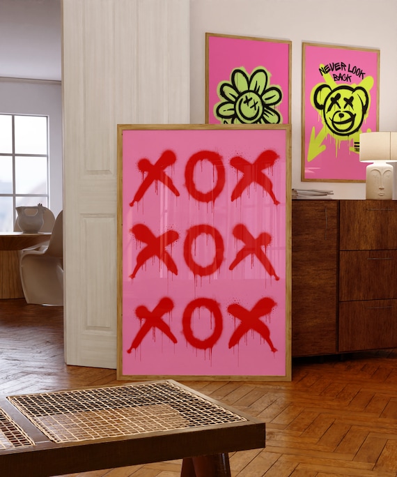 Trendy Pink Wall Art With Red Dripping XOXO Graffiti Street Style